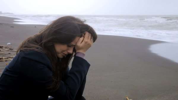 A sad girl crying on the beach - Anal A sad girl crying on the beach