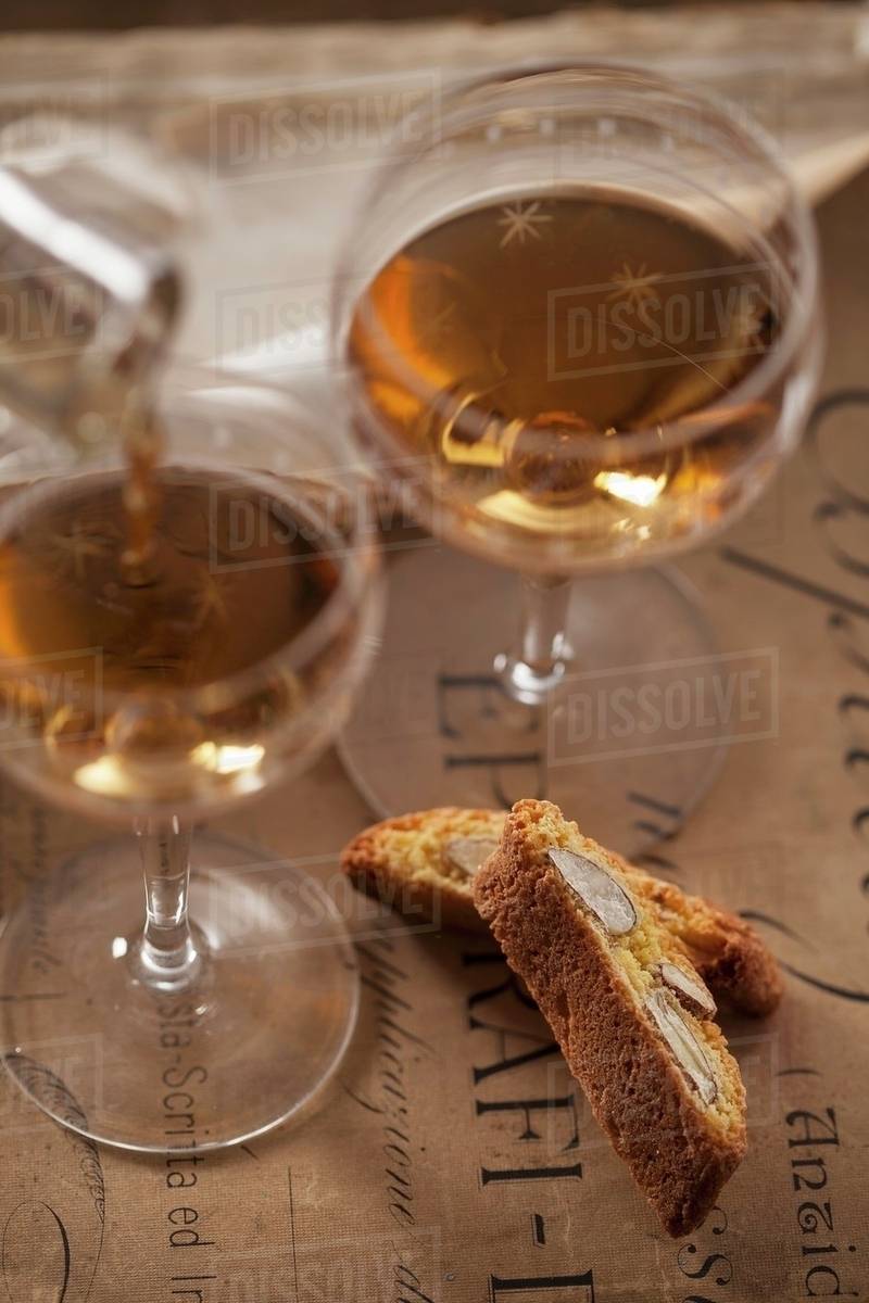 Cantuccini e Vin Santo (almond biscuits and dessert wine, Italy
