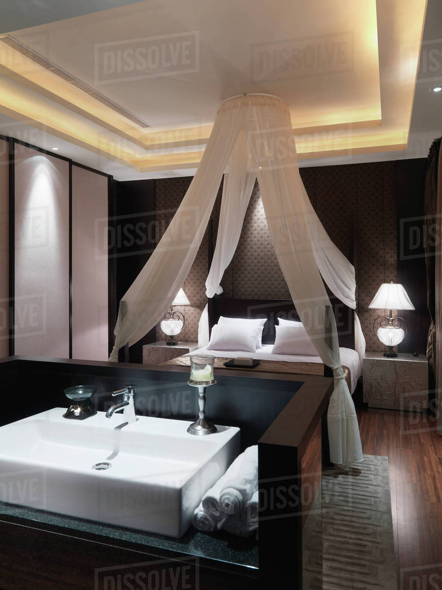 Sink in modern bedroom - Royalty-free Stock Photo | Dissolve