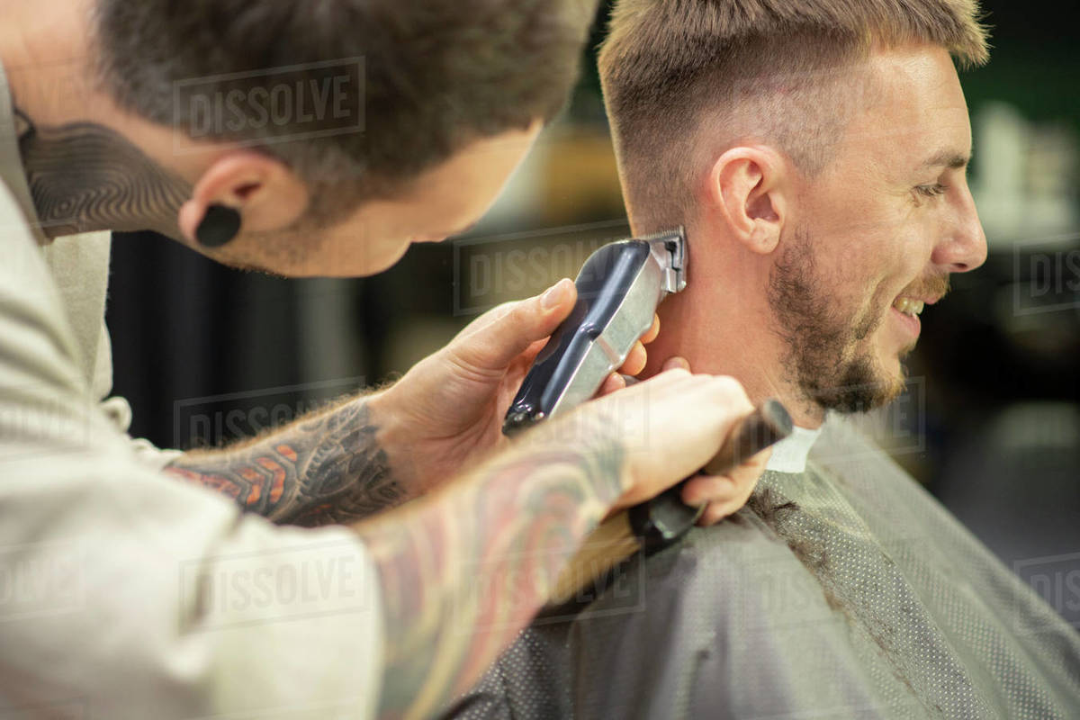 Hair Stylist Using An Electric Trimmer To Cut Man S Hair Stock