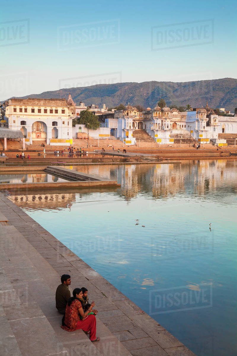 Pushkar Lake and bathing ghats, Pushkar, Rajasthan, India, Asia - Stock ...