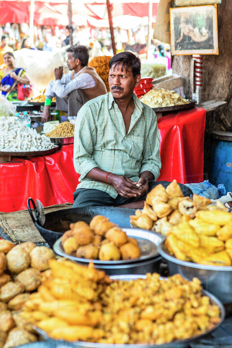 Street food vendor at the Pushkar Camel Fair, Pushkar, Rajasthan, India, Asia Royalty-free stock photo