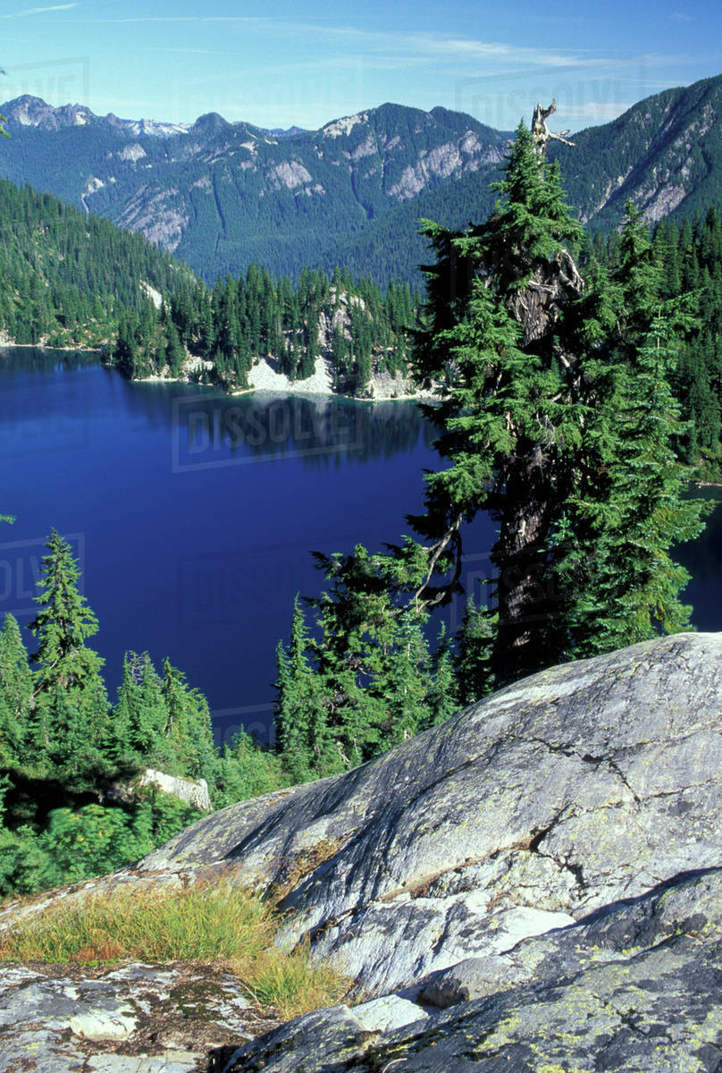 USA, WA, Alpine Lakes Wilderness. Snow Lake, the largest alpine lake in